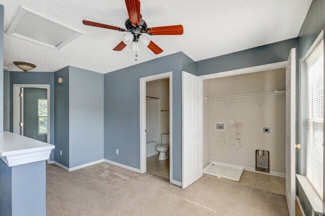 Building Photo - 222 Maypop Dr