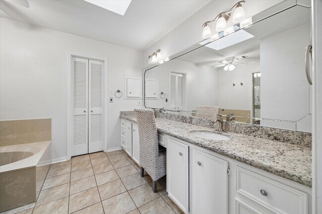 Building Photo - 12107 Burgoyne Dr