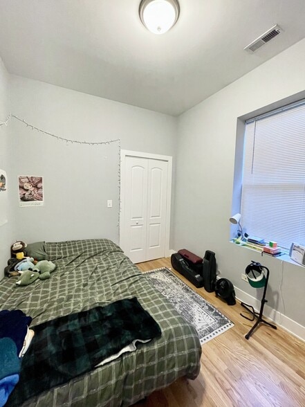 Building Photo - 2135 S Fairfield Ave