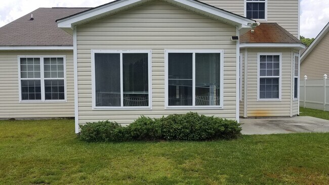Building Photo - Lovely 4 BR/2.5 BA in Avalon -  FRESH paint, BRAND NEW flooring, FOUR bedrooms and a FENCED yard!!