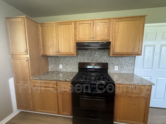 Building Photo - 30375 E 150th St S