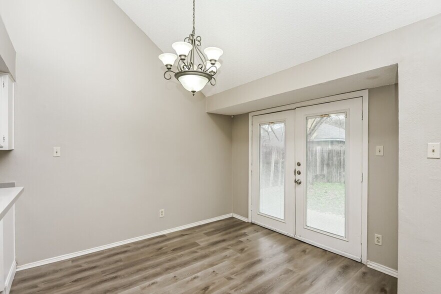 Building Photo - 4844 Thistledown Dr