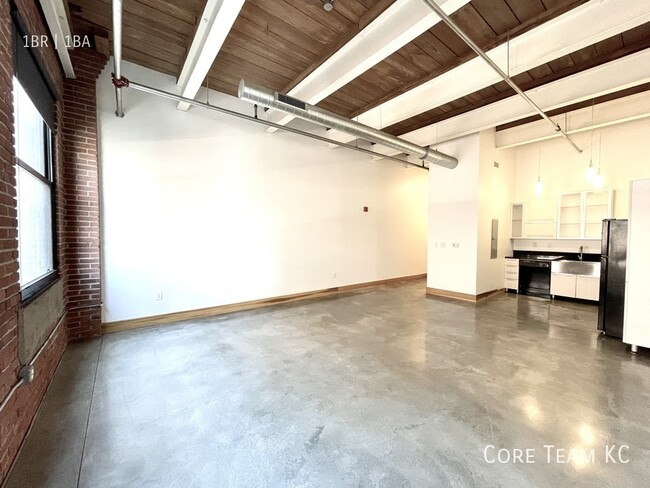 Building Photo - Large One Bedroom Loft in Crossroads