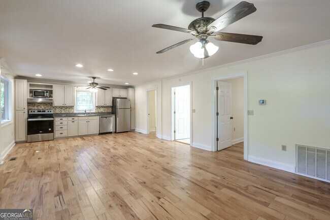 Building Photo - 248 W River Bend Dr