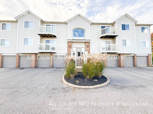 Primary Photo - 2-Bed Condo in Cuyahoga Falls with Pool, G...