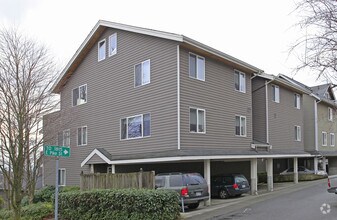 Building Photo - East Vista