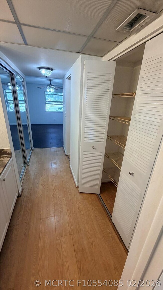 Building Photo - 5515 N Lakewood Cir