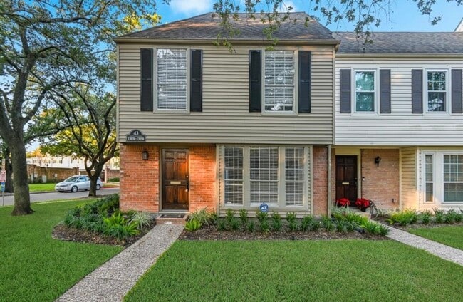 Primary Photo - 13050 Trail Hollow Dr