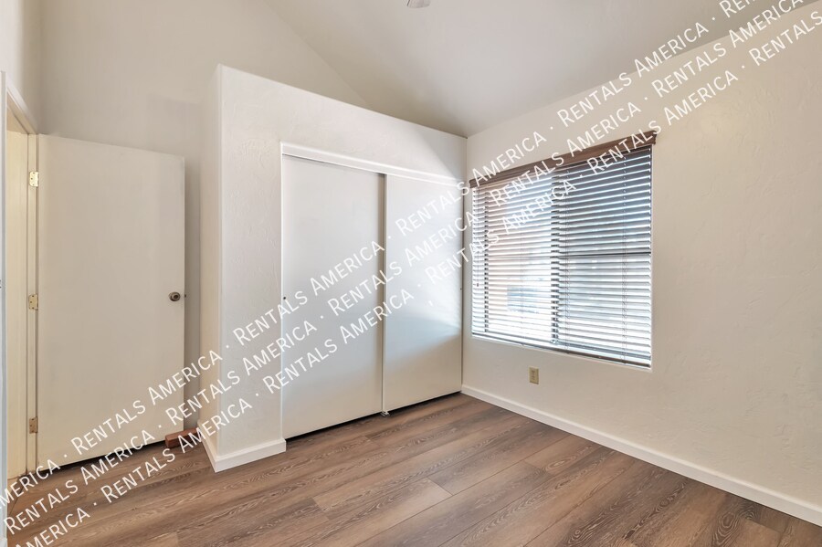 Building Photo - 5675 N Camino Esplendora