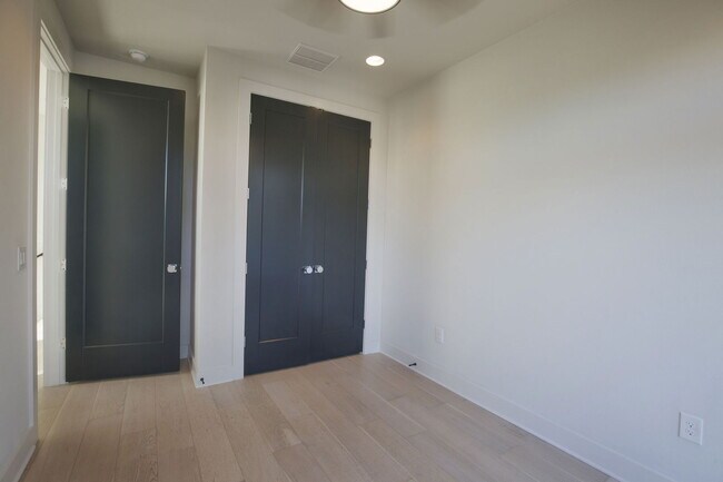 Building Photo - 1708 Perez St