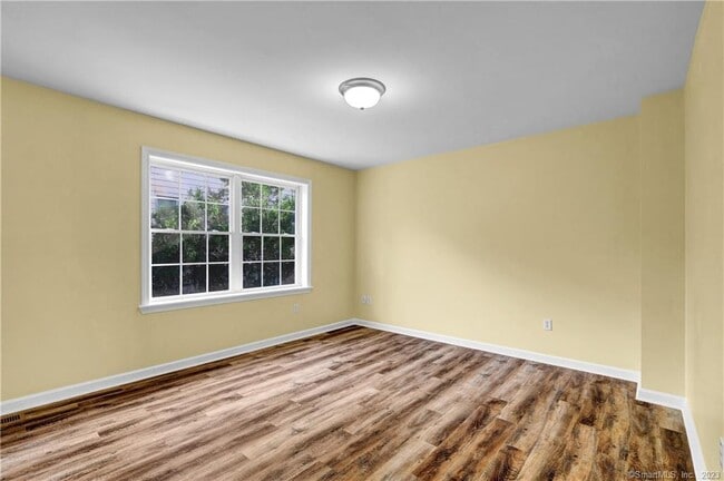 Building Photo - 220 Alder St