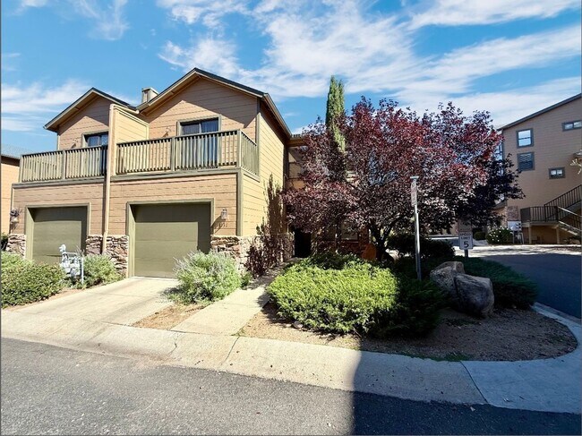 Primary Photo - BEAUTIFUL 3 BEDROOM TOWNHOME!