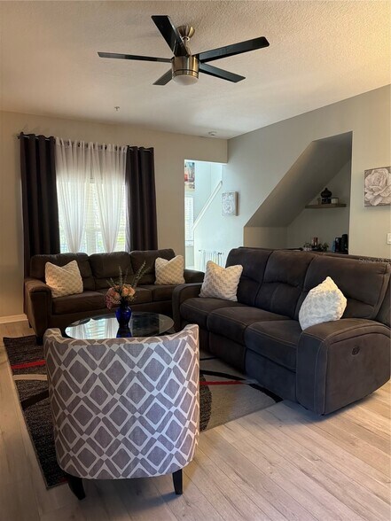 Building Photo - 1951 Sunset Palm Dr