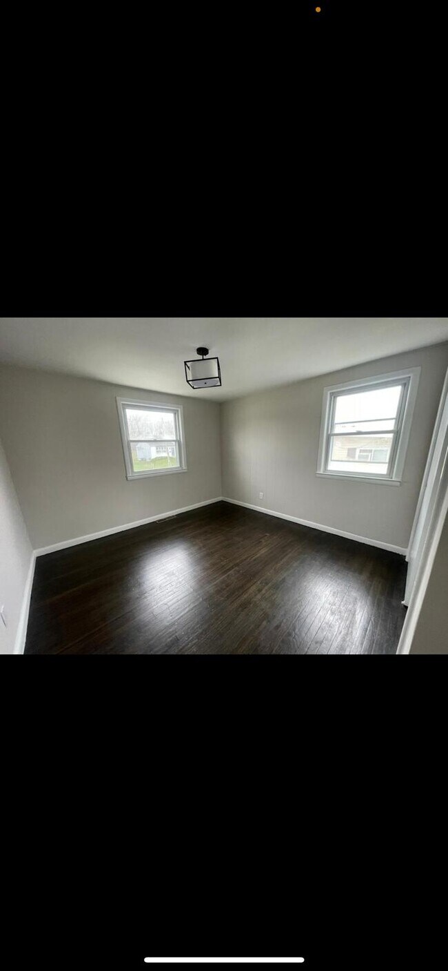 Building Photo - 206 Ava Ave