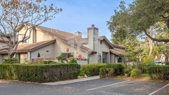 Building Photo - Charming and spacious single-level 2-bedroom, 2-bath condo