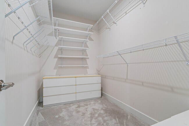 Building Photo - 6825 Pointe of Woods Dr
