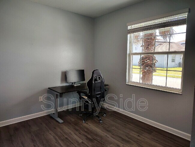 Building Photo - 1047 Oak Bluff Dr