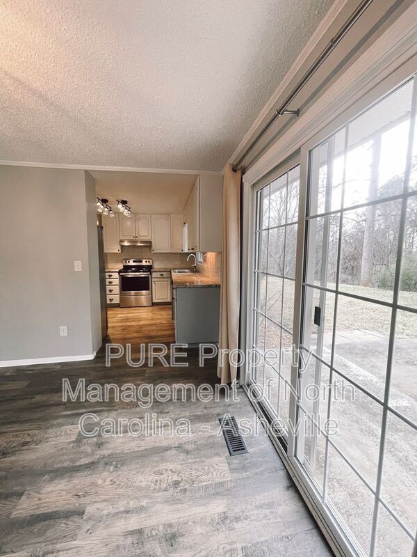 Building Photo - 68 Wake Robin Way