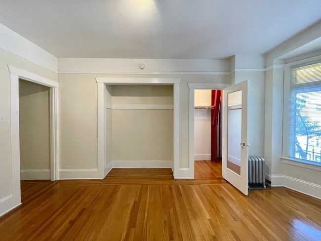 Building Photo - 440 Hyde St