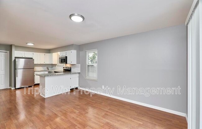 Building Photo - 1661 Rishon Hill Dr