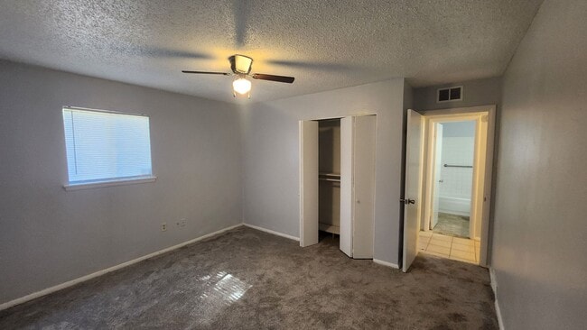 Building Photo - 5519 NW Eisenhower Dr
