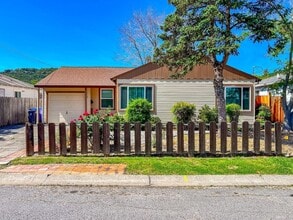 Building Photo - Charming Westwood Cottage in the Heart of Napa