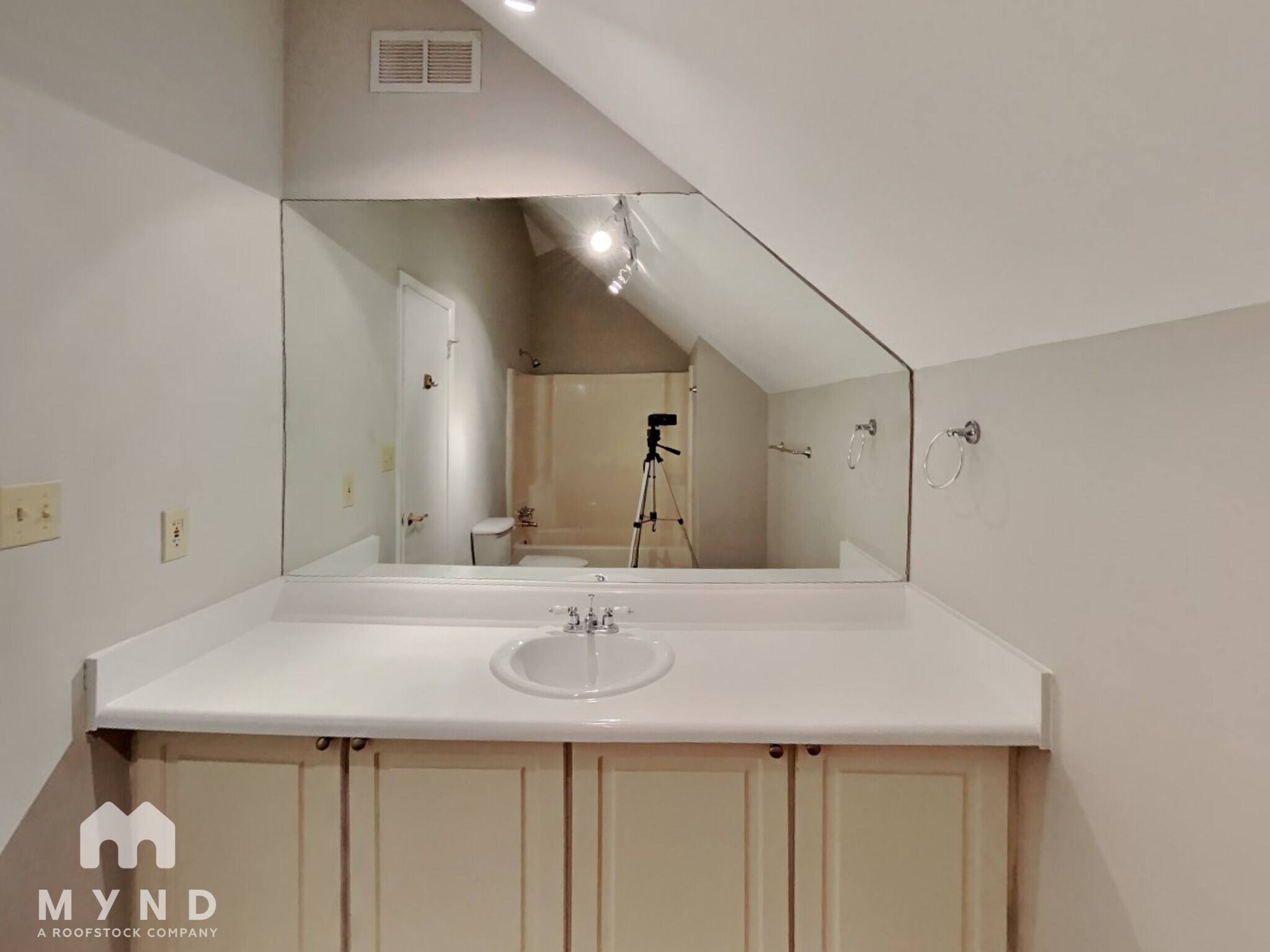 Building Photo - 4940 Karls Gate Dr