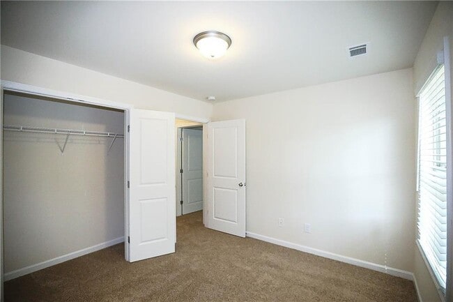 Building Photo - 327 Cashes Ct