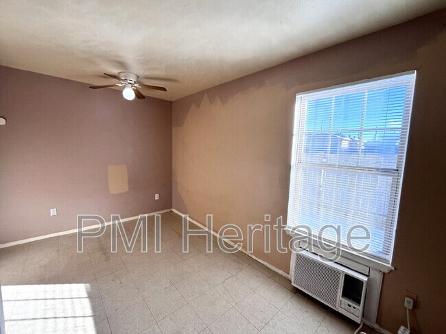 Building Photo - 813 E Huntsville Ave