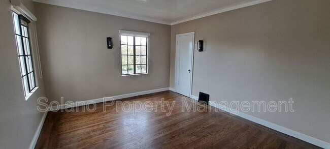 Building Photo - 290 E B St