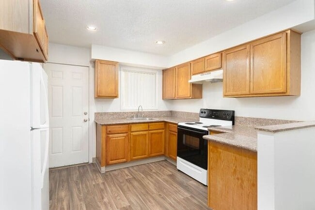 Building Photo - 2 bedroom unit close to downtown Gresham!!