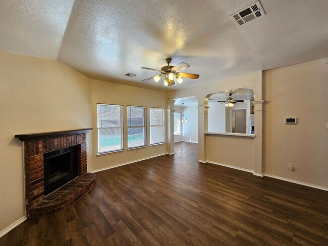 Building Photo - 602 Del Mar Dr