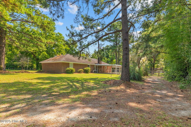 Building Photo - Beautiful 3 Bedroom, 2 Bath Home -135 Yate...
