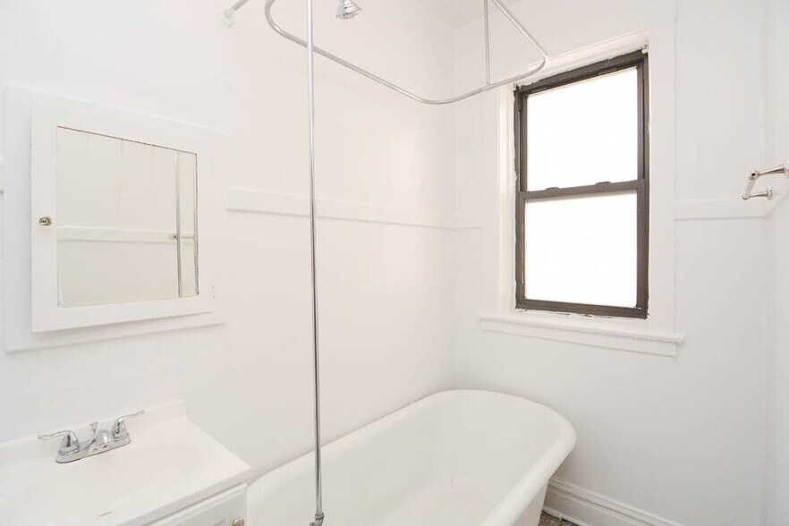 Building Photo - 3832.5 N Fremont St