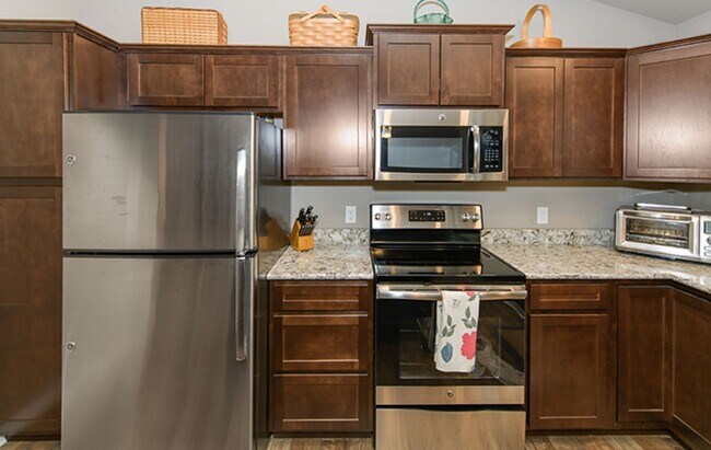 Building Photo - AVAILABLE NOW!