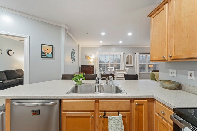 Building Photo - 5433 Village Dr NW