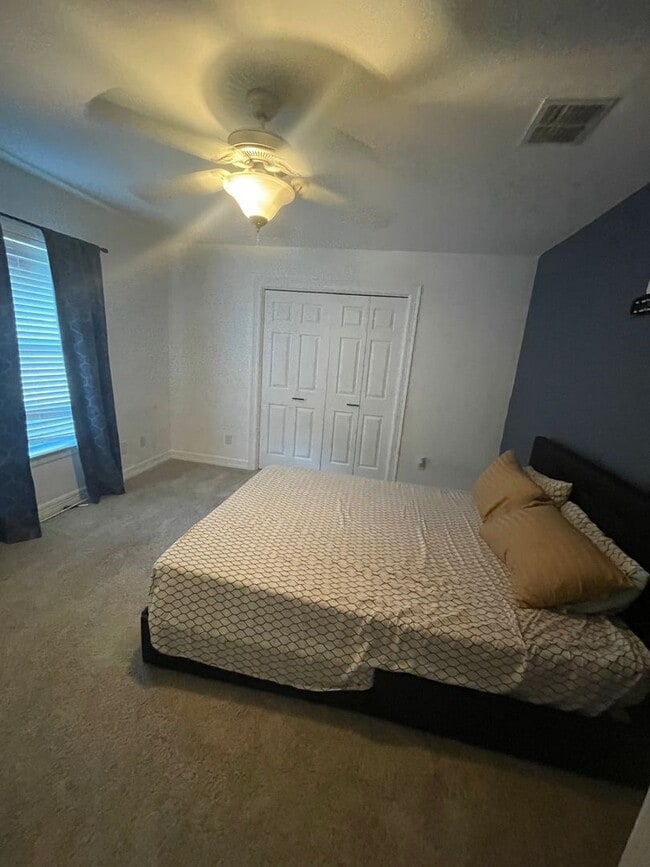 Building Photo - Price Dropped Gorgeous 5 Bedroom Home in The Haven!