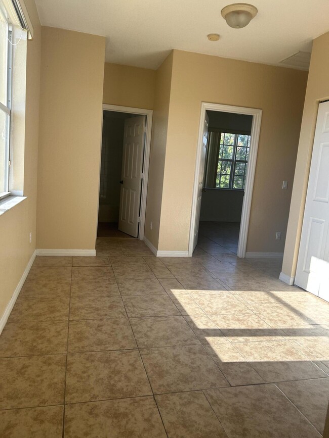 Building Photo - 9426 Windrift Cir