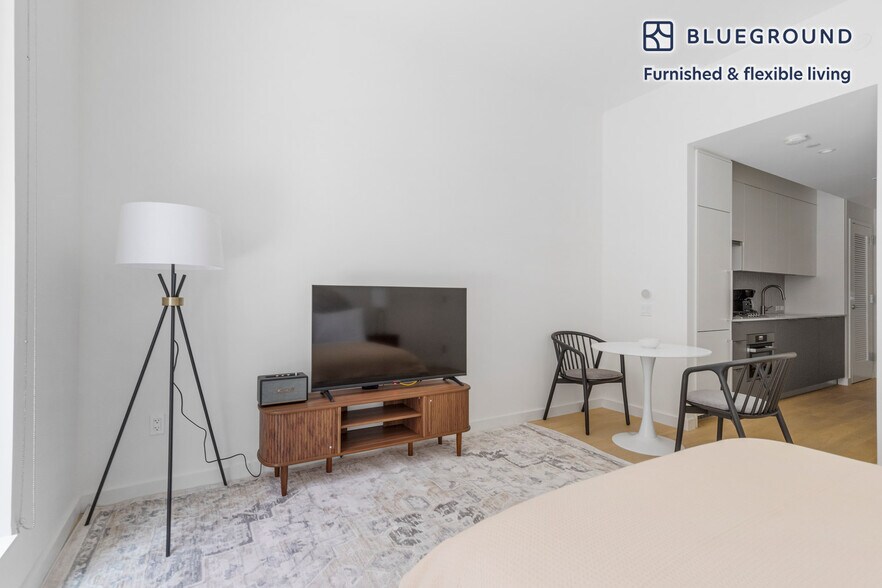 Building Photo - 244 W 29th St