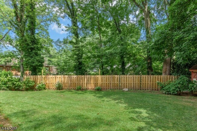 Building Photo - 162 Mountainview Dr