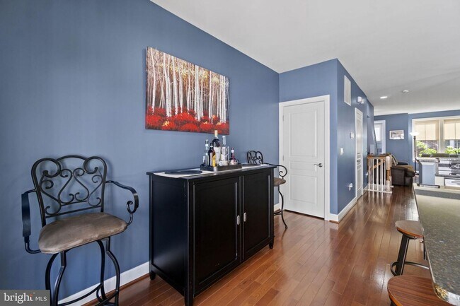 Building Photo - 2509 S Kenmore Ct