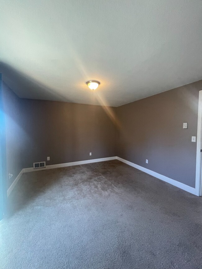 Building Photo - Cute 3 bedroom, 1 bath home located in The Meadows!