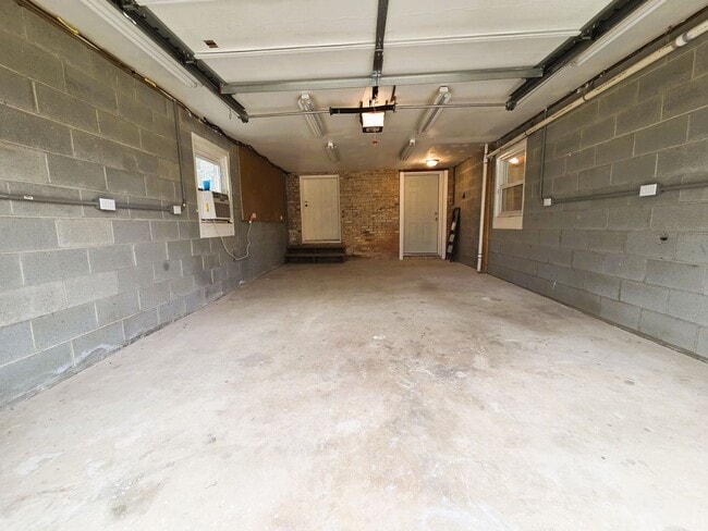 Building Photo - Remodeled ranch on large serene lot in Amelia County.