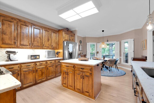 Building Photo - Beautiful Home in the Heart of Greenville