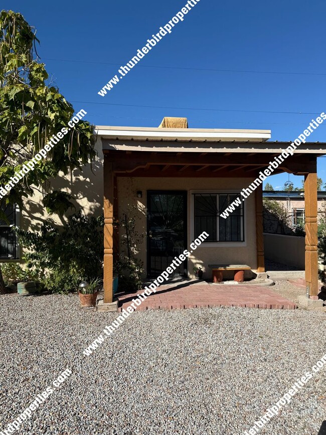Building Photo - Charming 1 bedroom 1 bath Casita in the No...