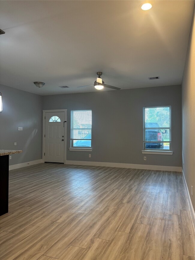 Building Photo - 339 Owens St