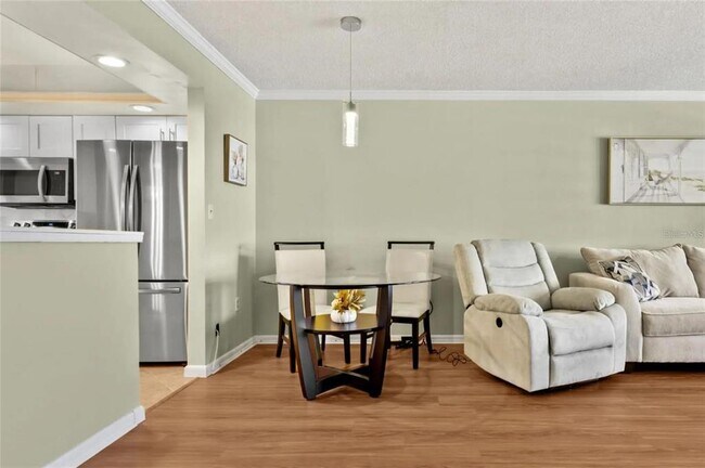 Building Photo - 4550 Cove Cir