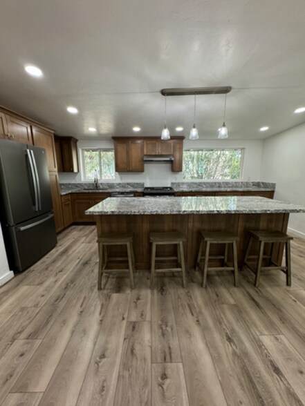 Building Photo - 1803 E Miles St