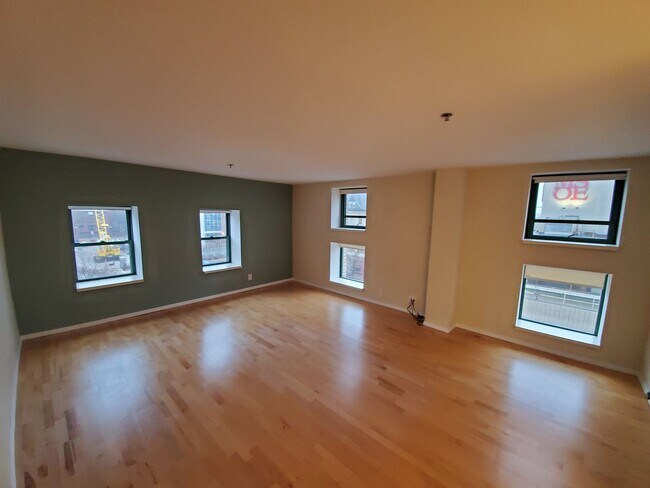 Building Photo - 1 bedroom at the Blatz