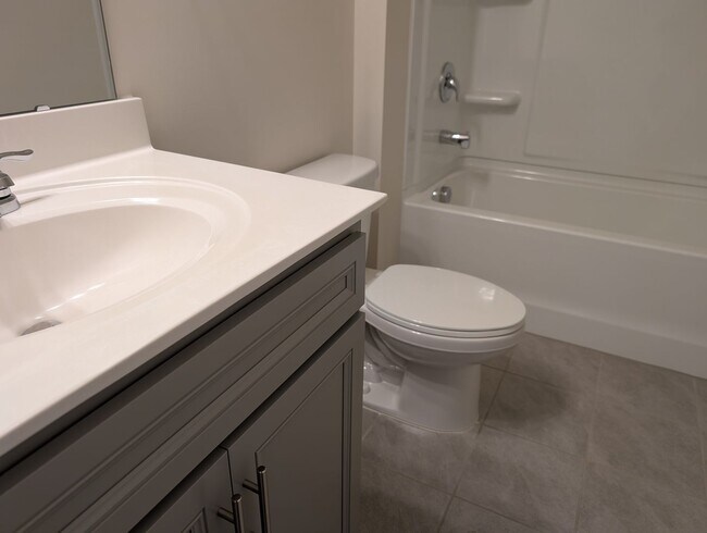 Building Photo - Georgeous townhome located in the Central ...